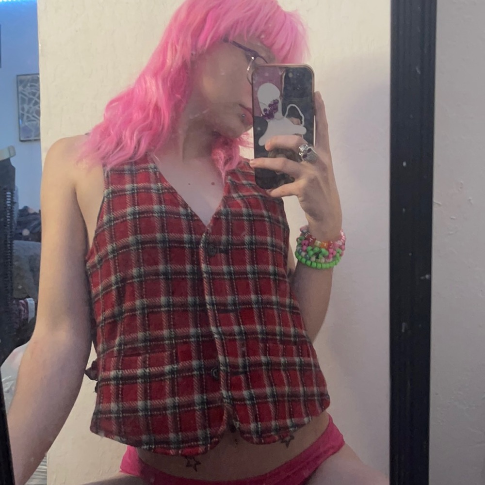 Red plaid button up vest 💋